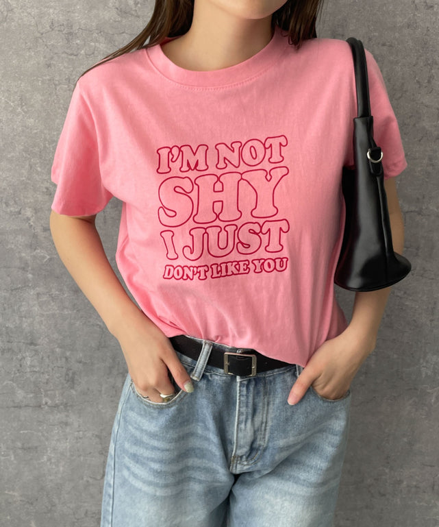 I＇m　not　SHY　Tシャツ【一部店舗限定】/ピンク　モデル:155cm F着用